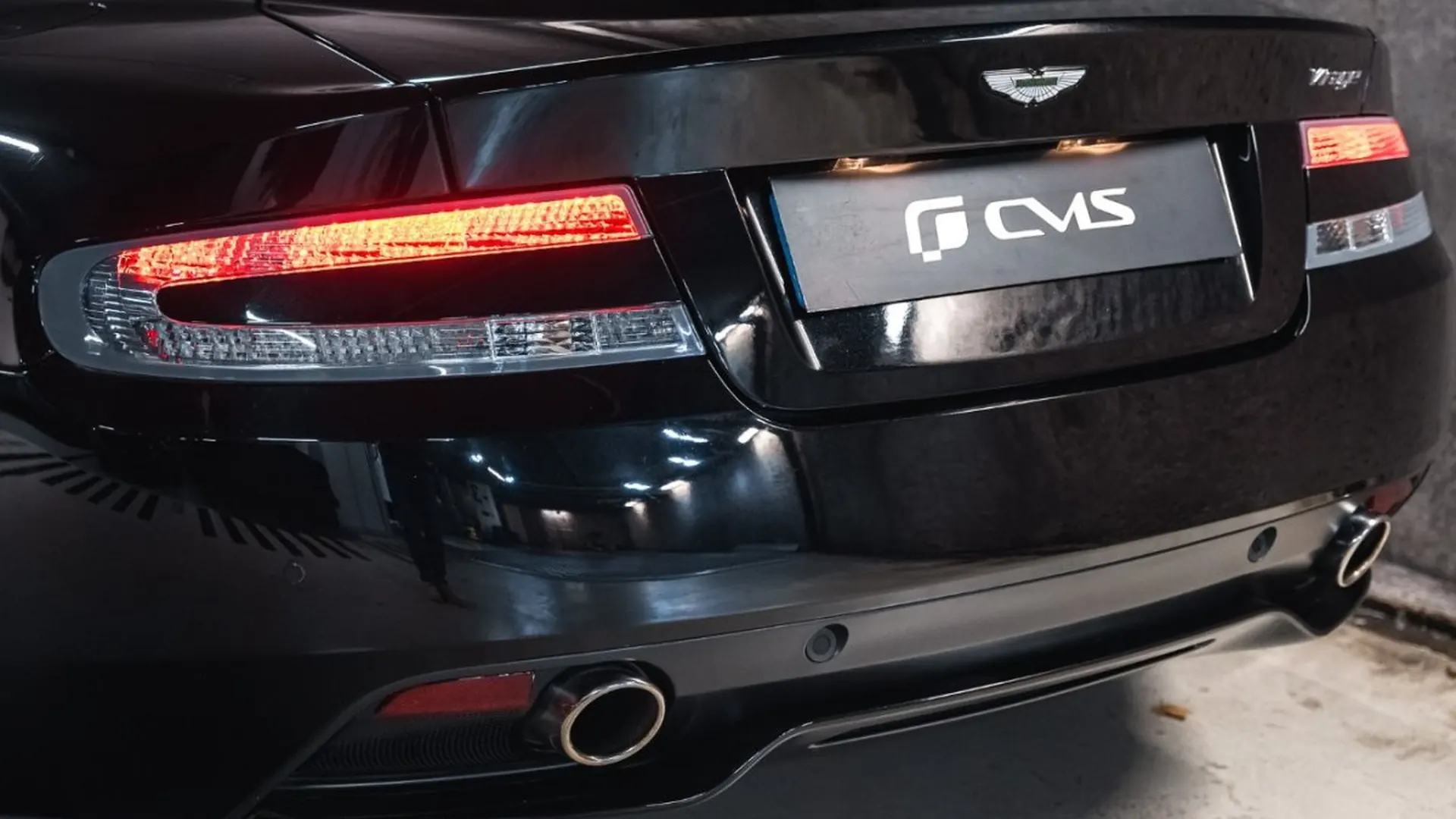 Aston Martin Virage — photo 14