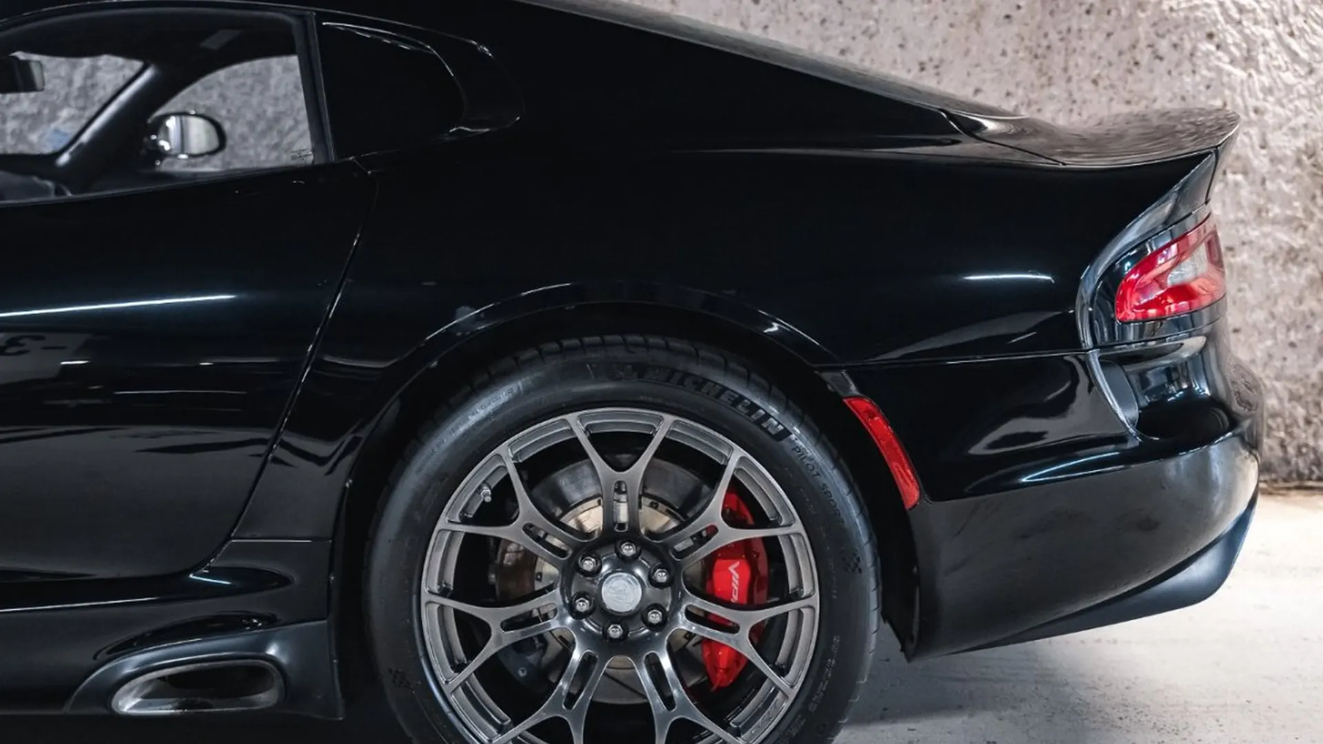 Dodge Viper — photo 13