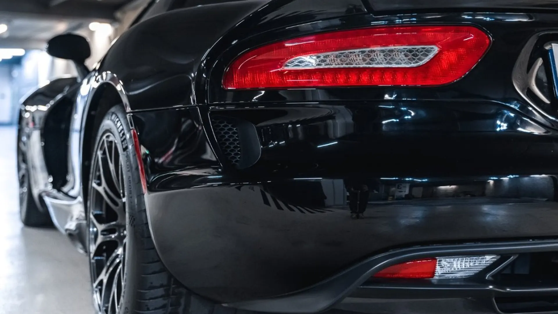 Dodge Viper — photo 19
