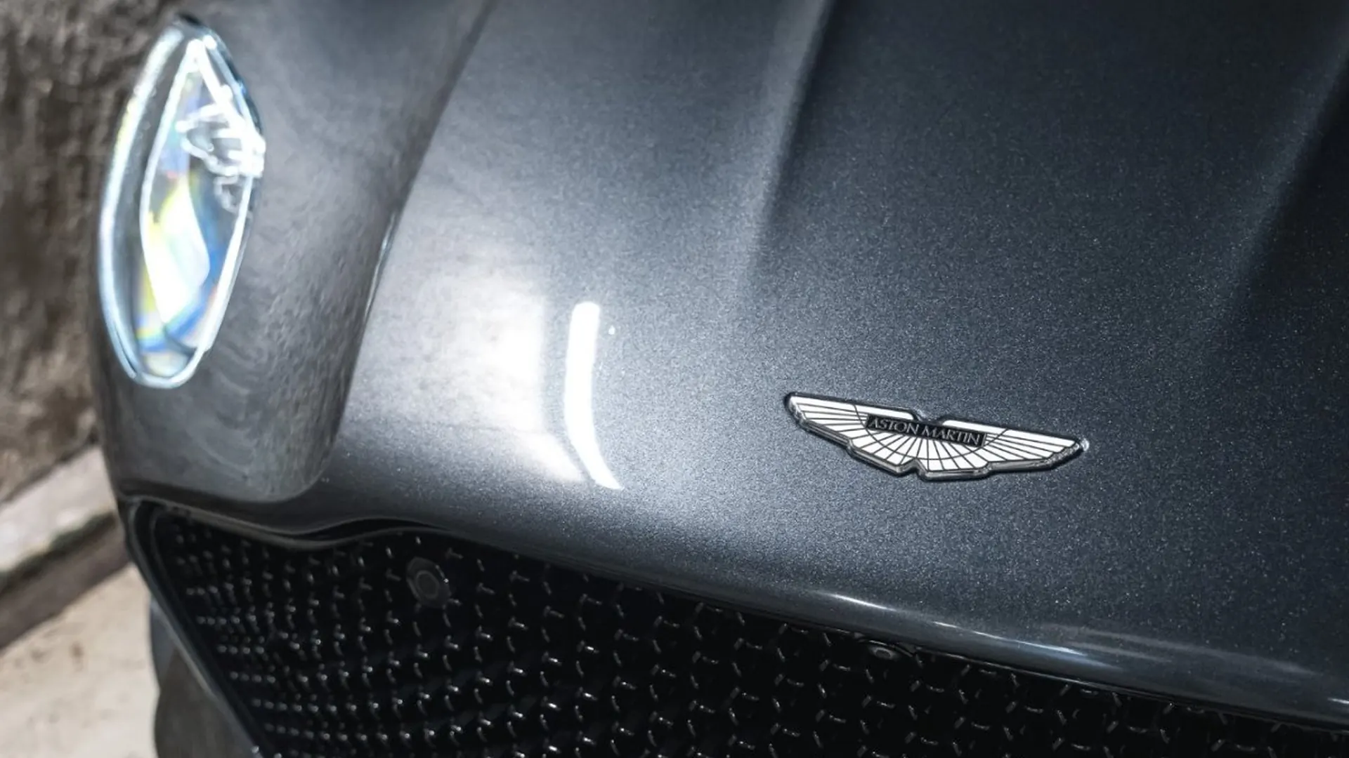 Aston Martin DBS — photo 6