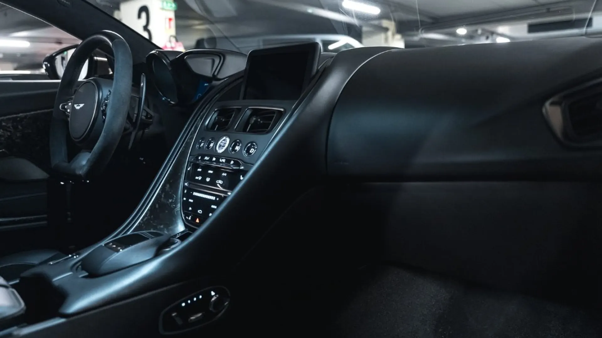 Aston Martin DBS — photo 44