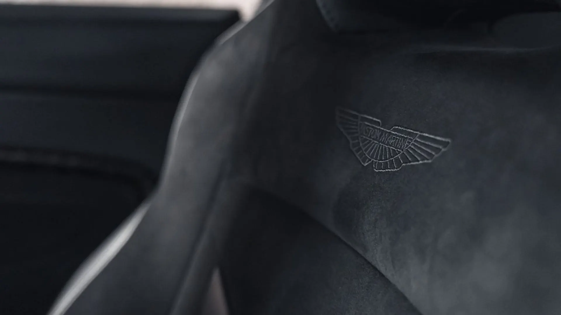 Aston Martin DBS — photo 33
