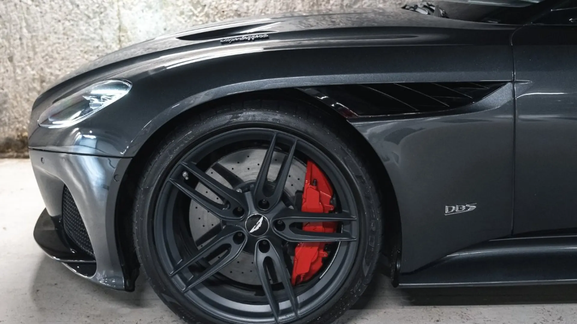 Aston Martin DBS — photo 12