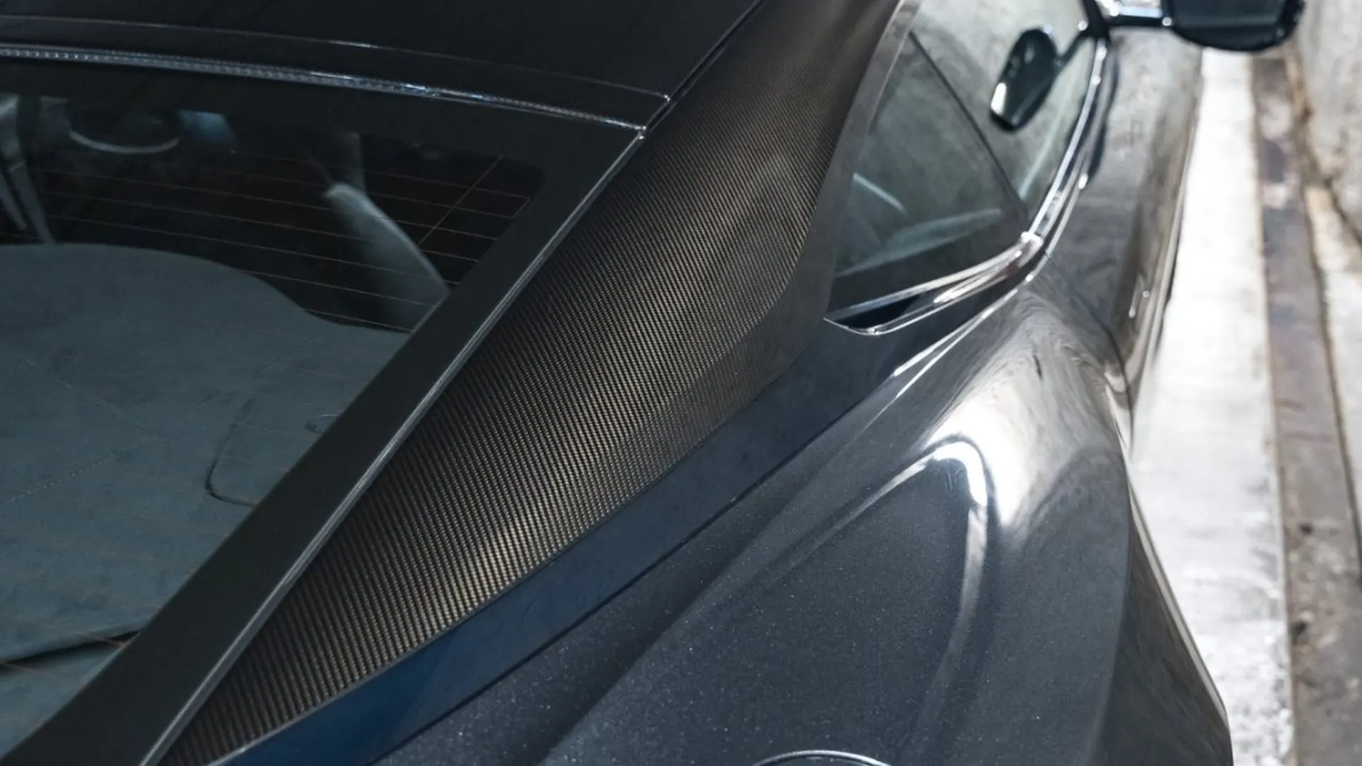 Aston Martin DBS — photo 16