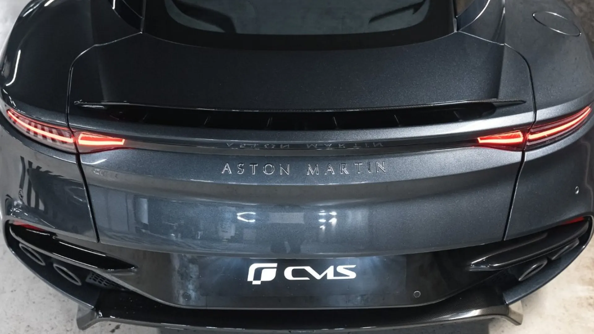 Aston Martin DBS — photo 24