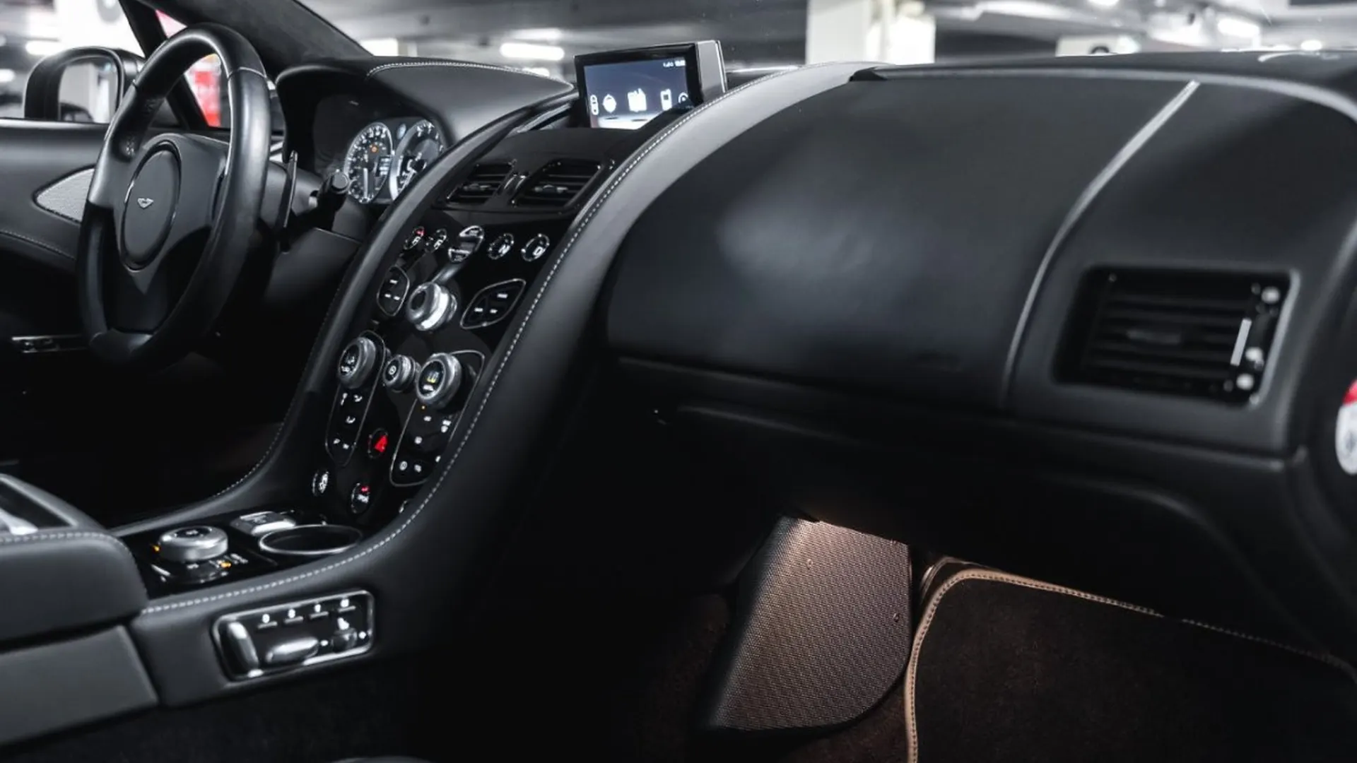 Aston Martin Rapide — photo 38