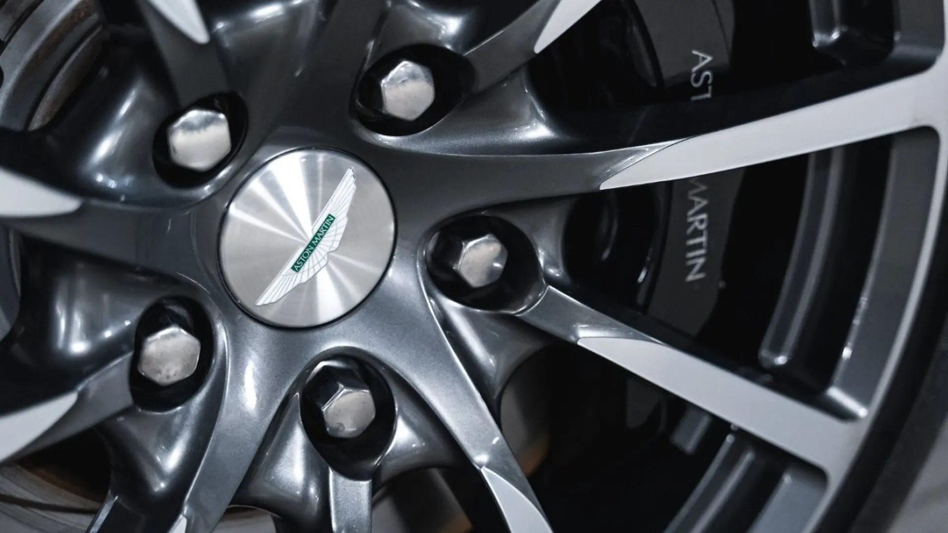 Aston Martin Rapide — photo 11