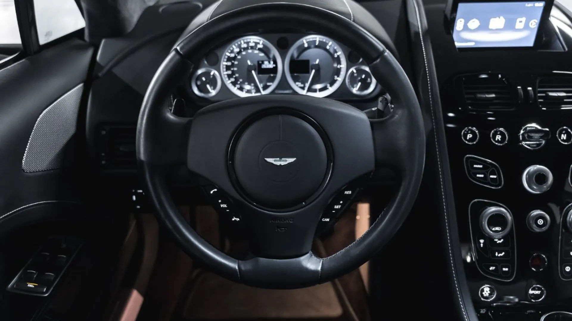 Aston Martin Rapide — photo 28