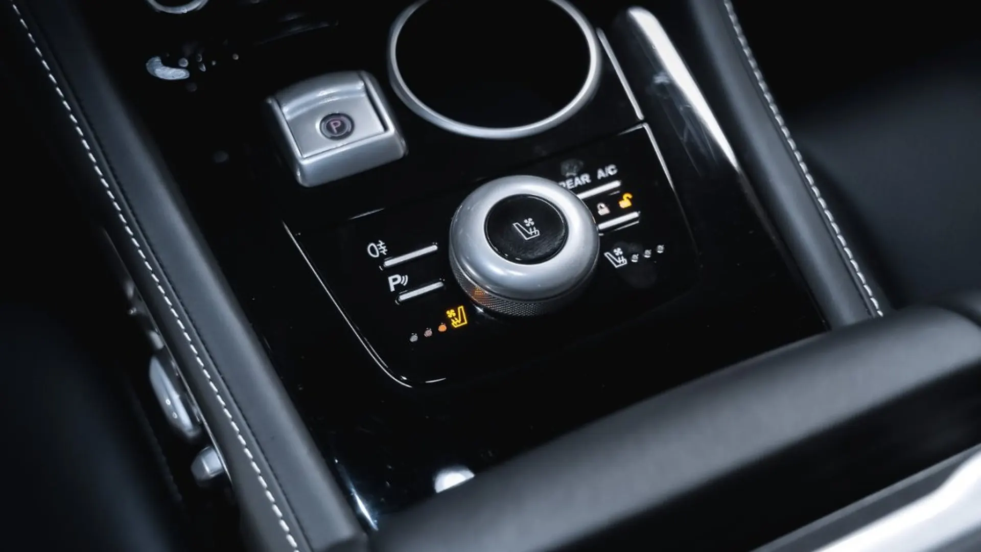 Aston Martin Rapide — photo 35