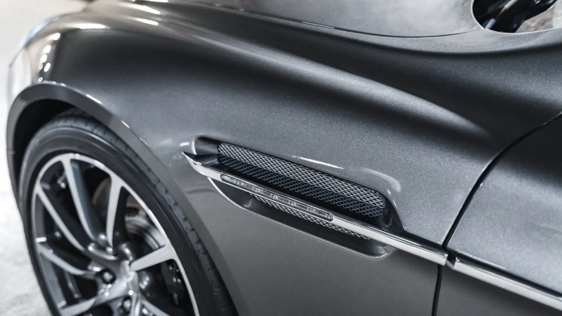 Aston Martin Rapide — photo 9