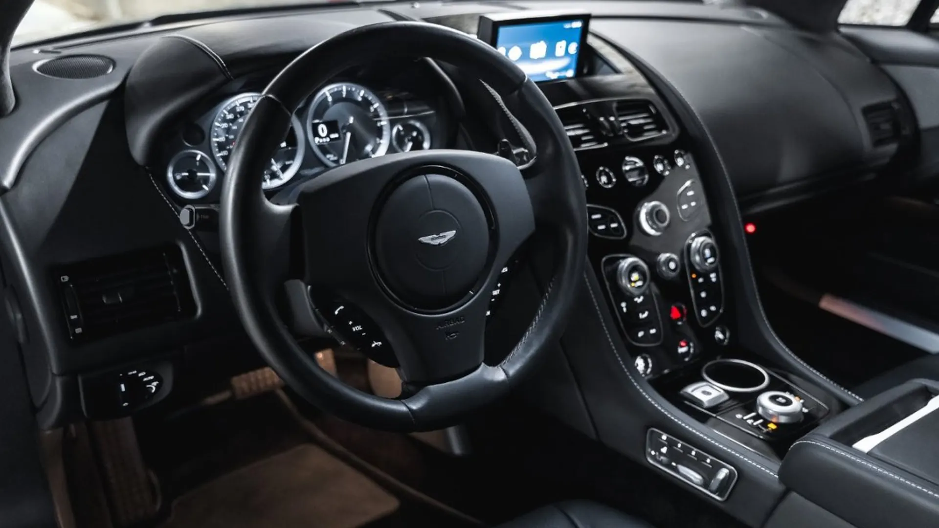 Aston Martin Rapide — photo 27
