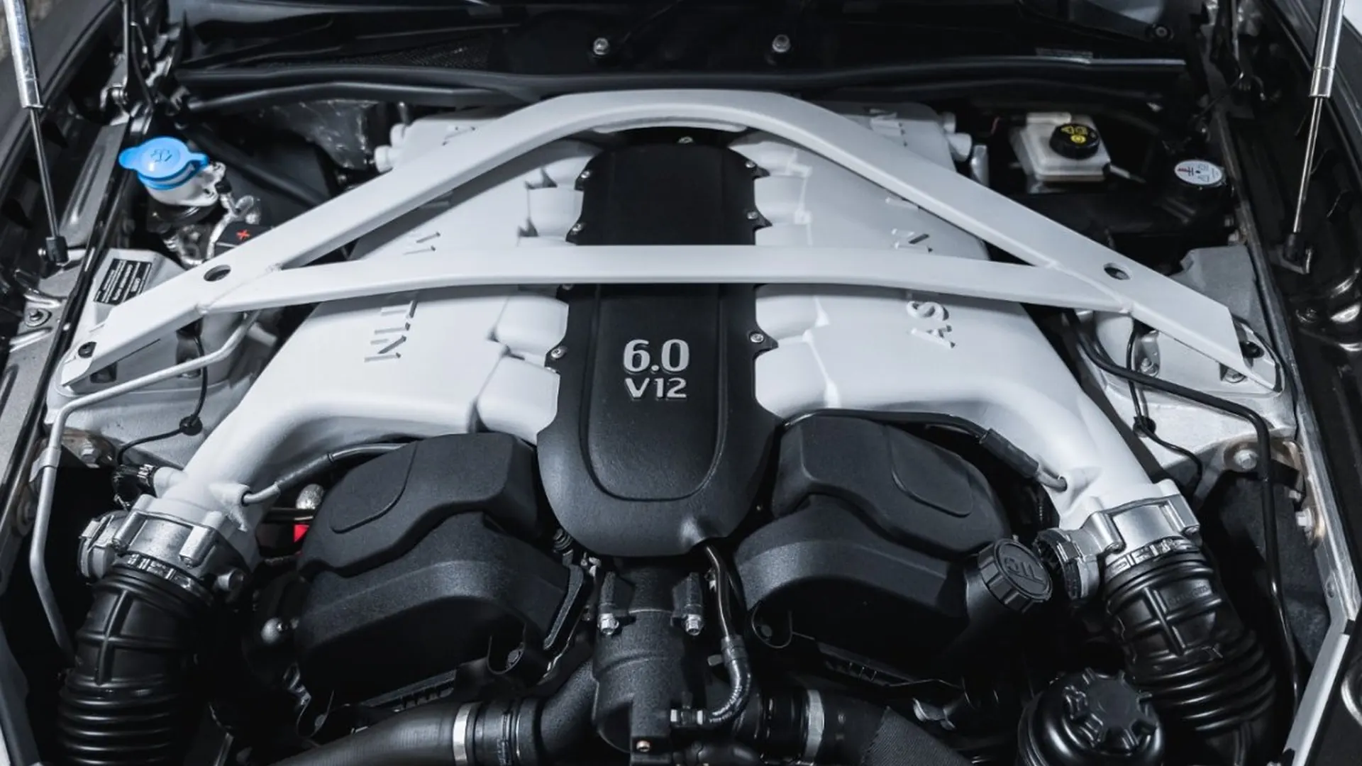 Aston Martin Rapide — photo 46