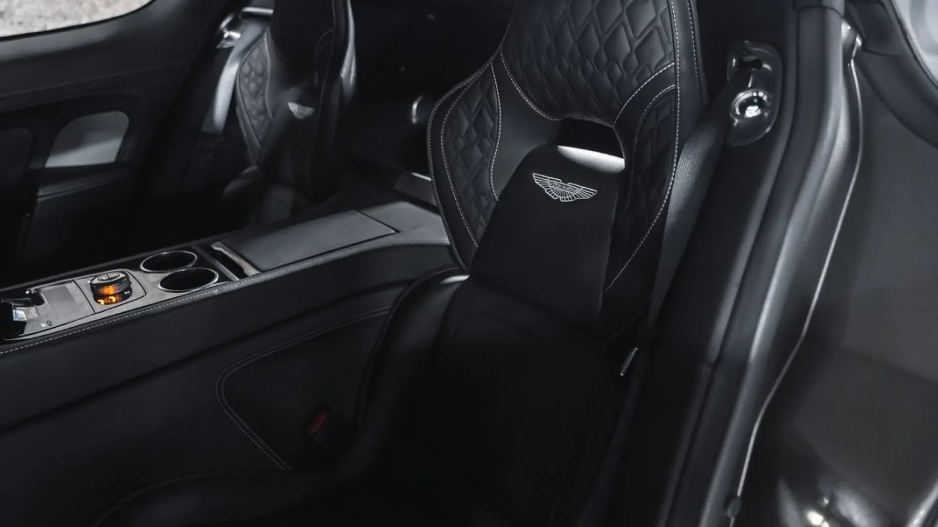 Aston Martin Rapide — photo 41