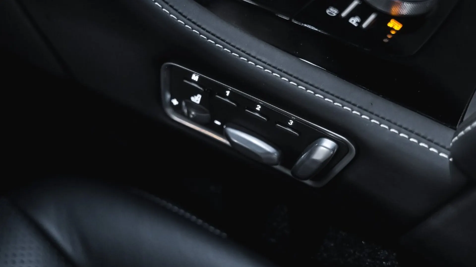 Aston Martin Rapide — photo 37
