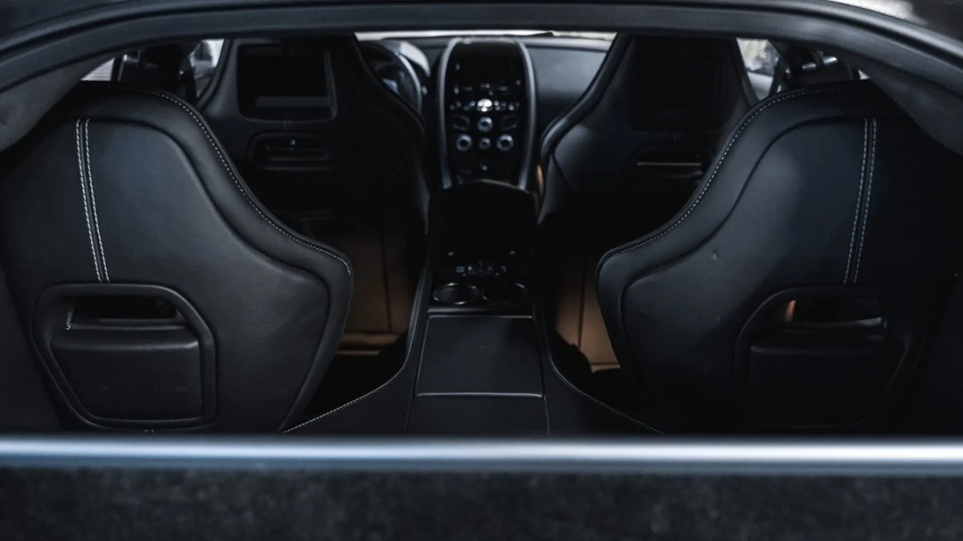 Aston Martin Rapide — photo 44