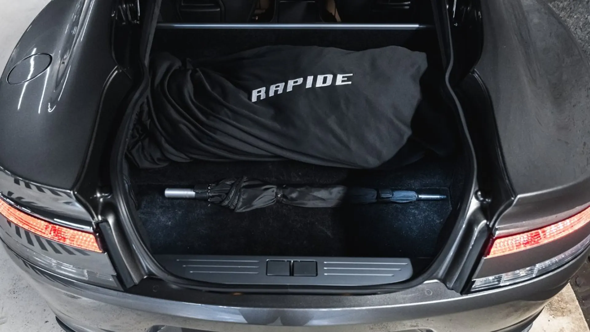 Aston Martin Rapide — photo 21
