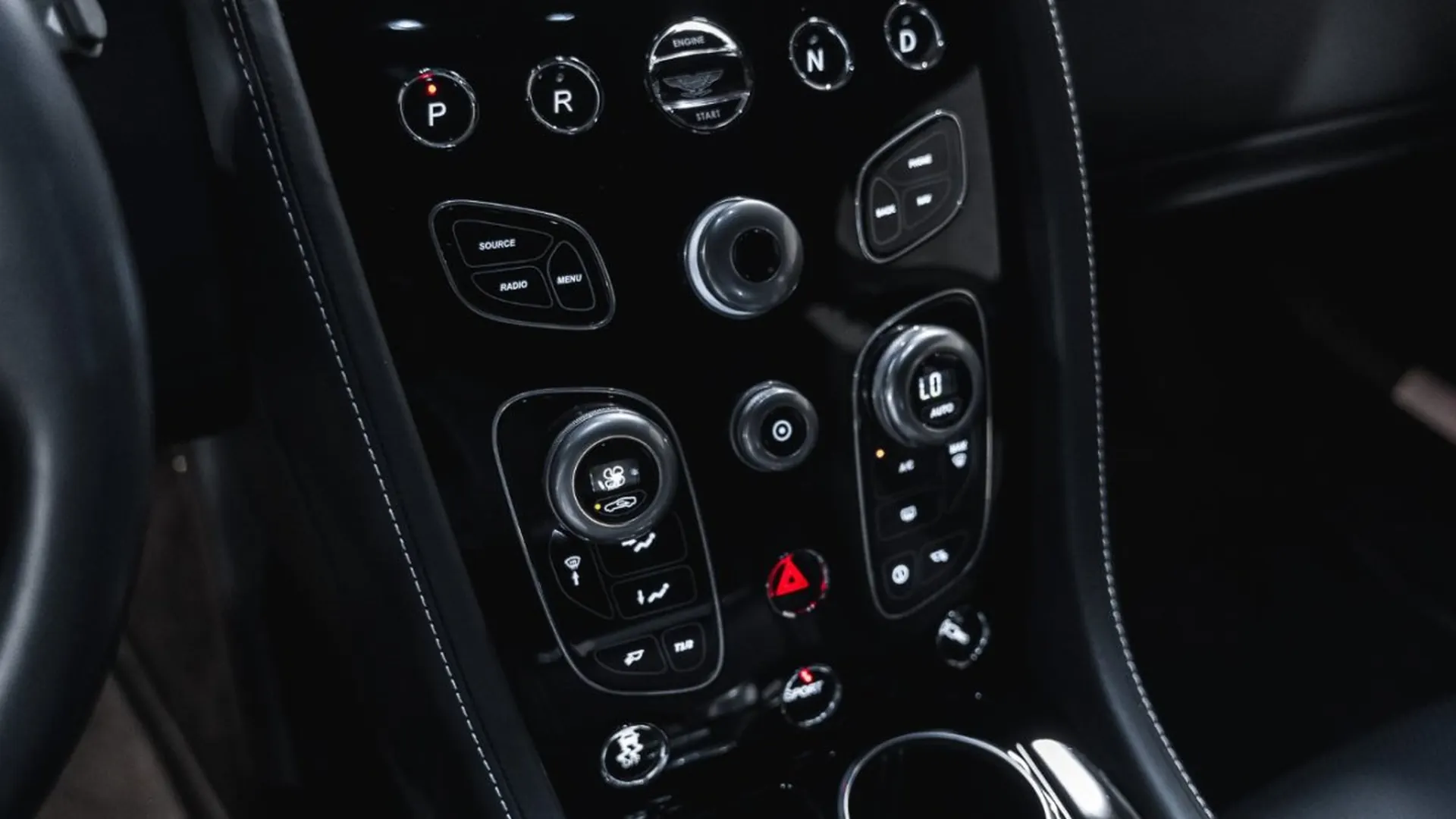 Aston Martin Rapide — photo 34