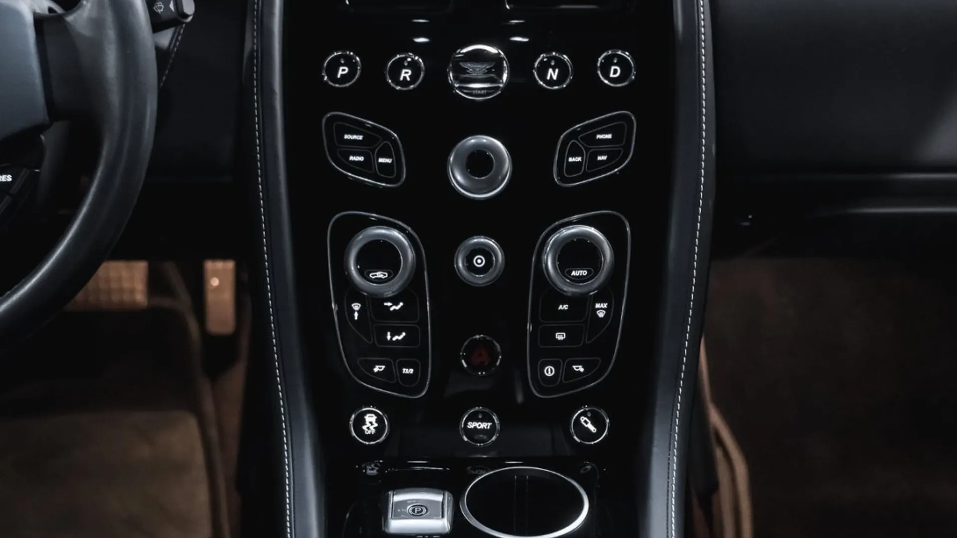 Aston Martin Rapide — photo 33