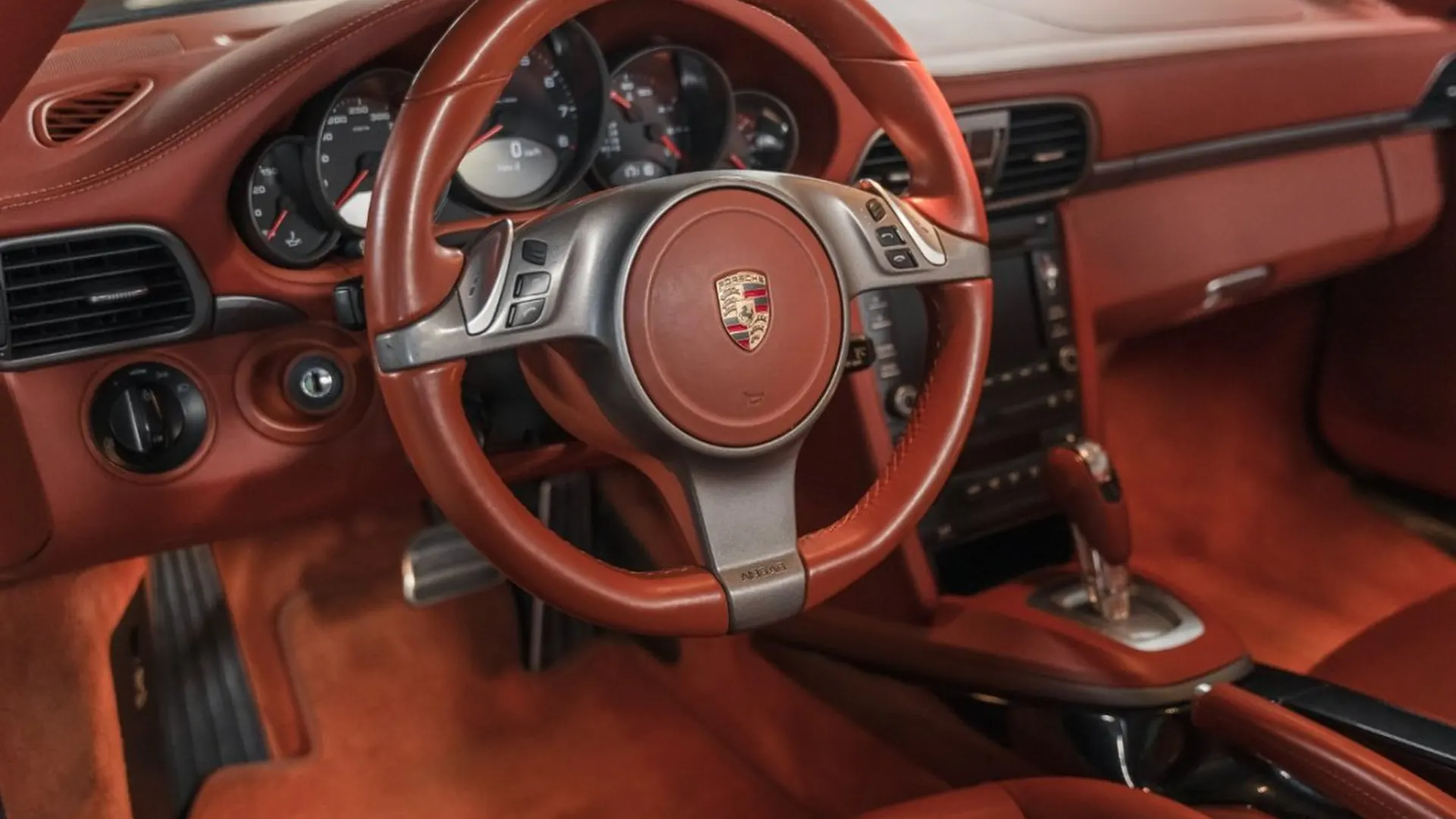 Porsche 911 — photo 26