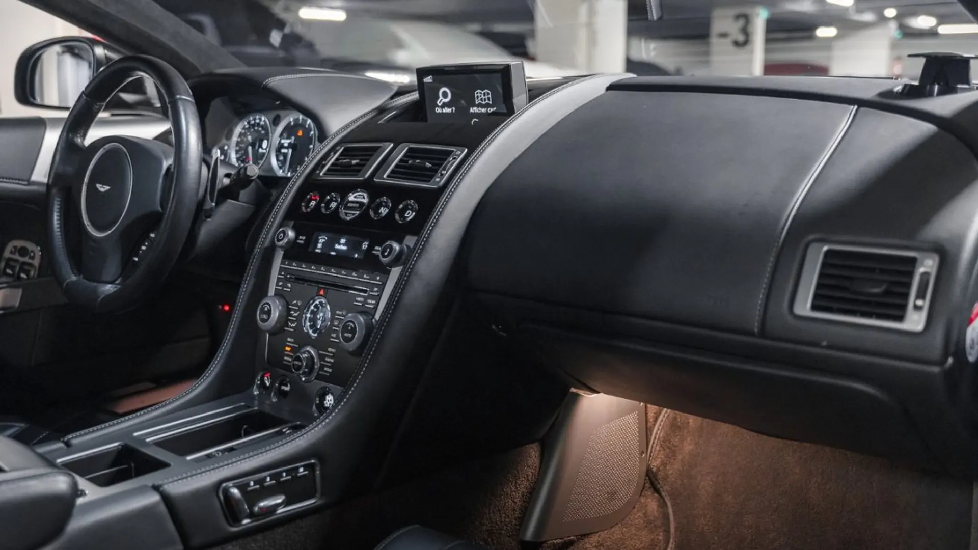 Aston Martin DB9 — photo 36