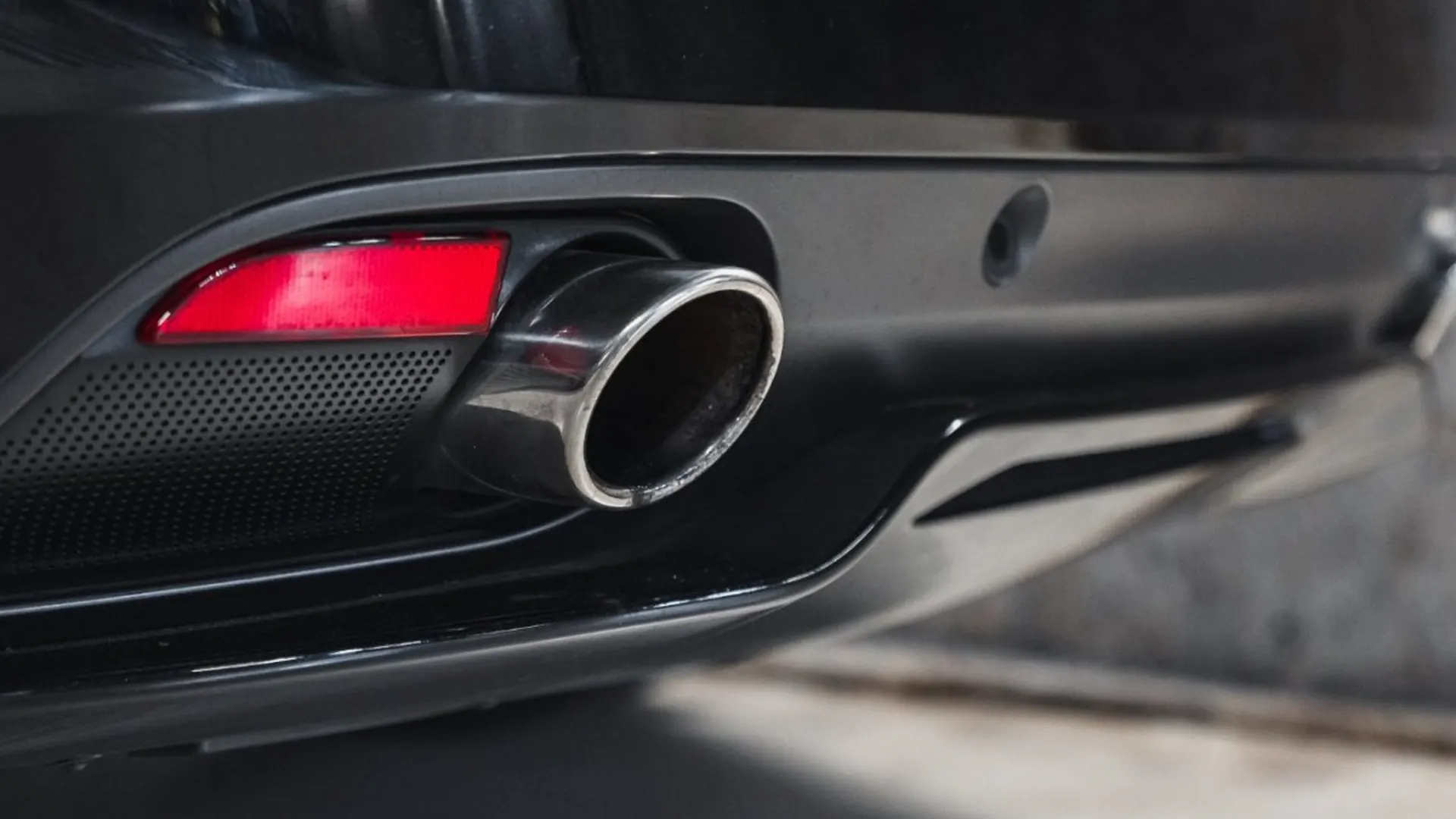 Aston Martin DB9 — photo 16