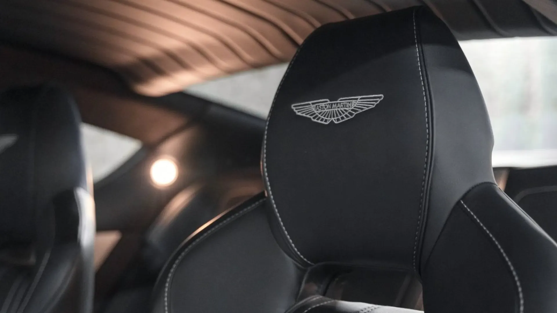 Aston Martin DB9 — photo 25