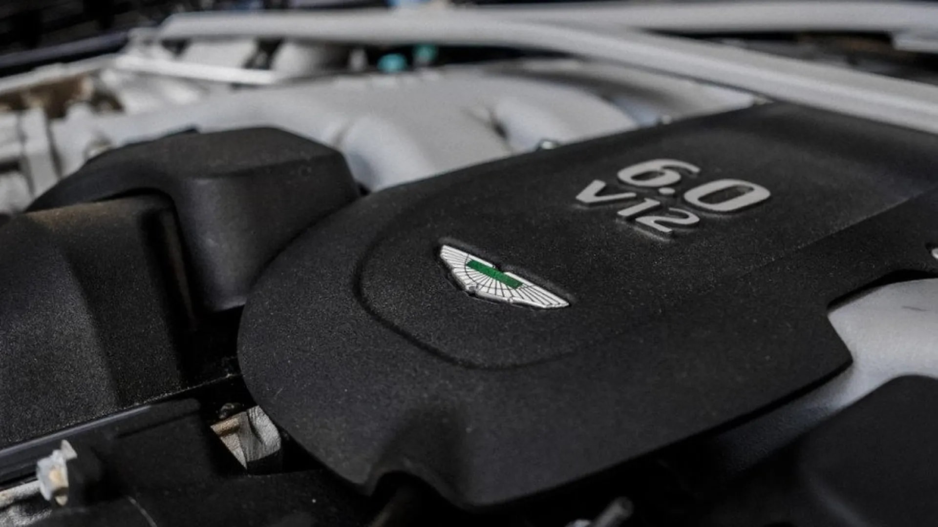 Aston Martin DB9 — photo 48