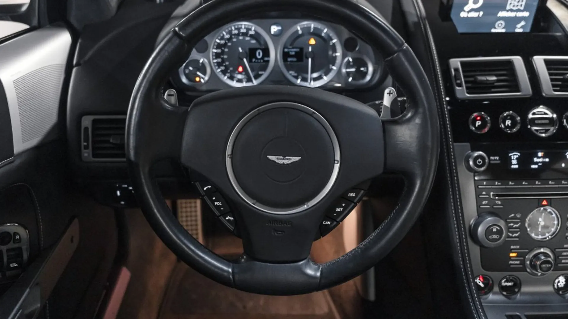 Aston Martin DB9 — photo 30