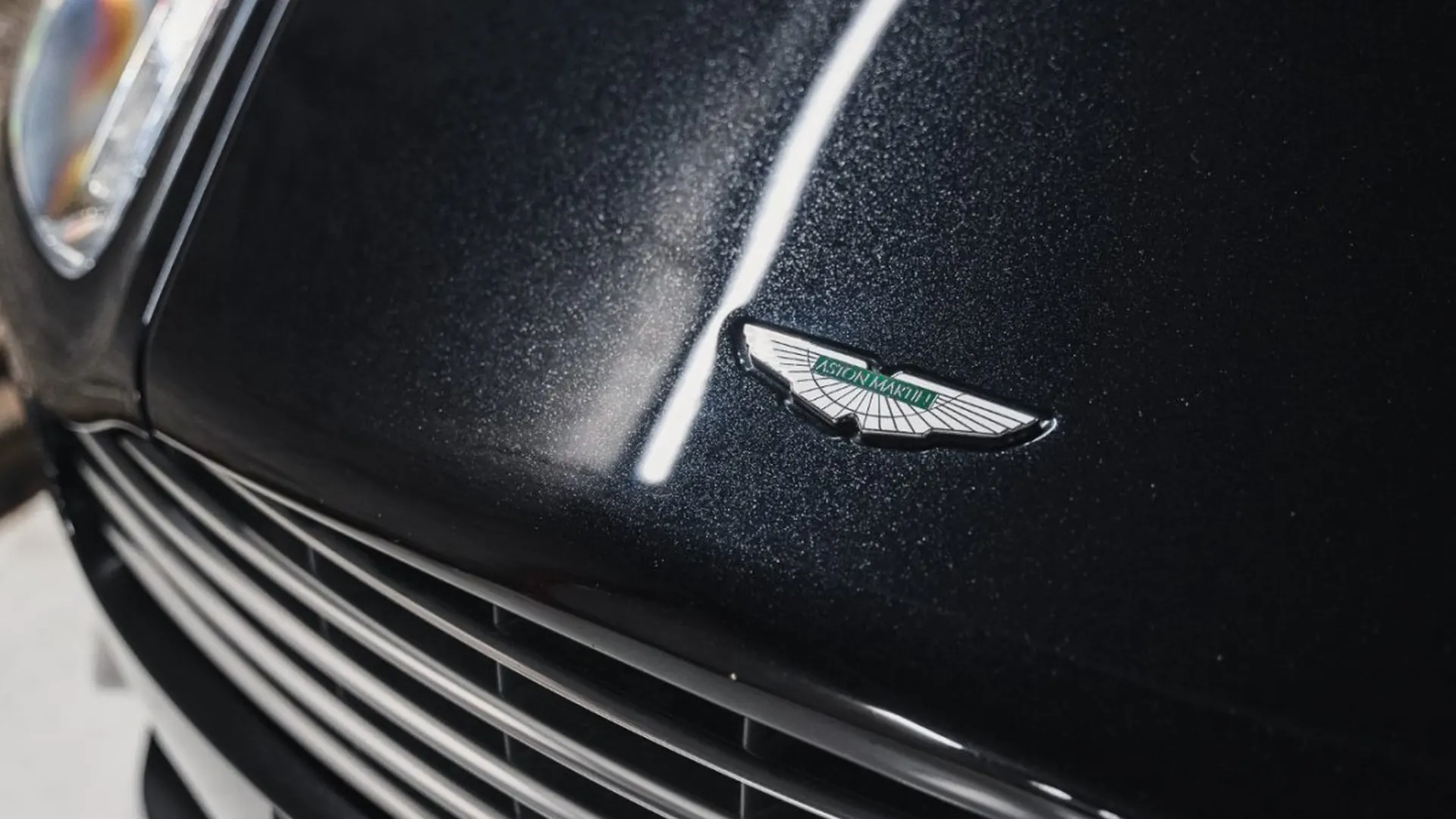Aston Martin DB9 — photo 5