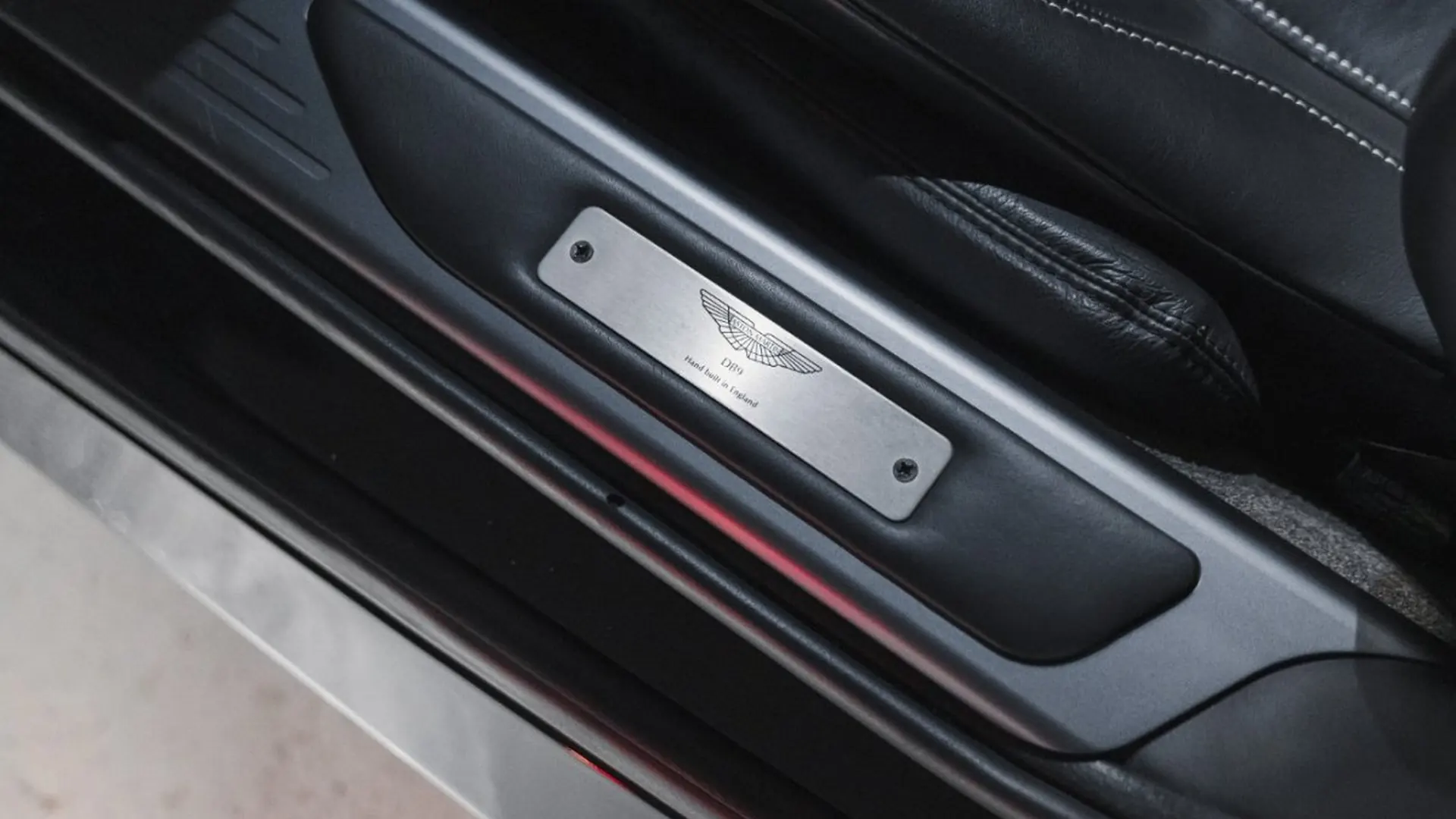 Aston Martin DB9 — photo 22