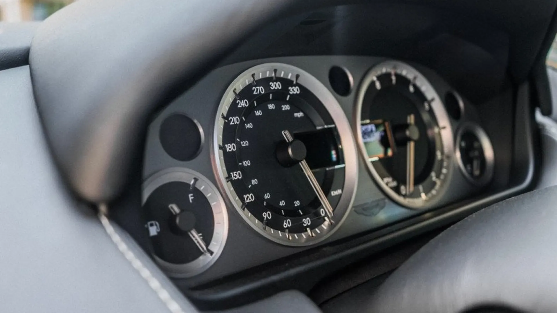 Aston Martin DB9 — photo 47