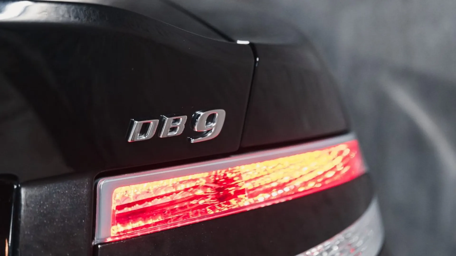 Aston Martin DB9 — photo 14