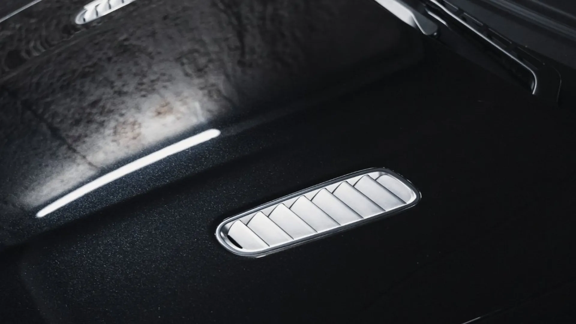 Aston Martin DB9 — photo 4