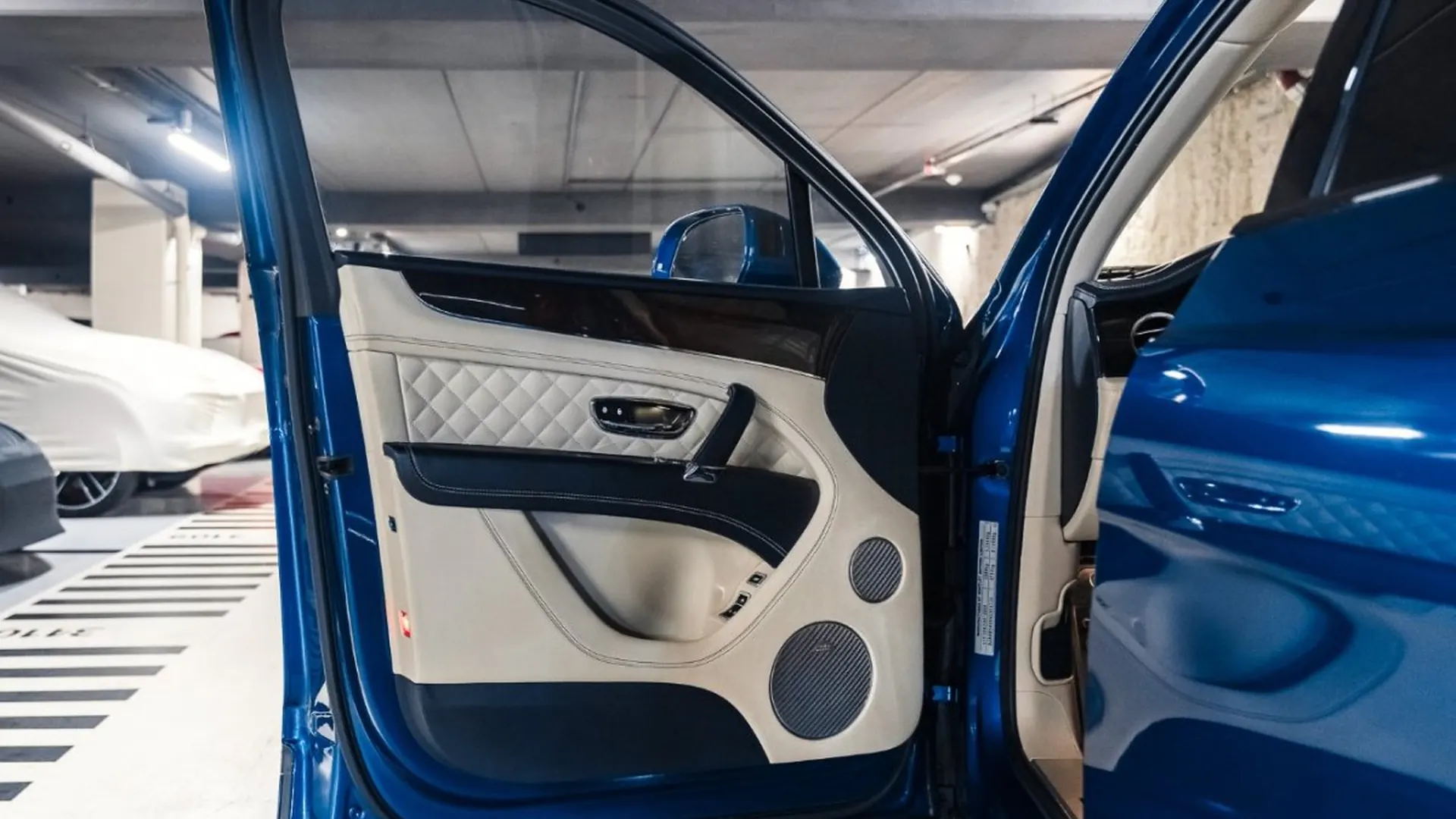 Bentley Bentayga — photo 24