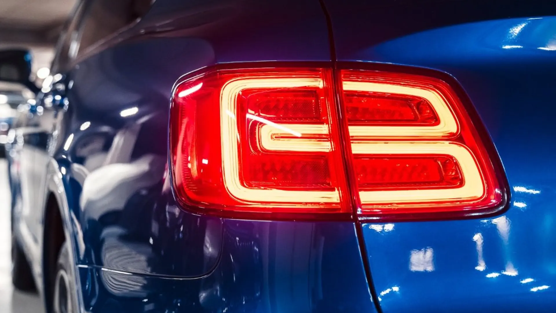 Bentley Bentayga — photo 16