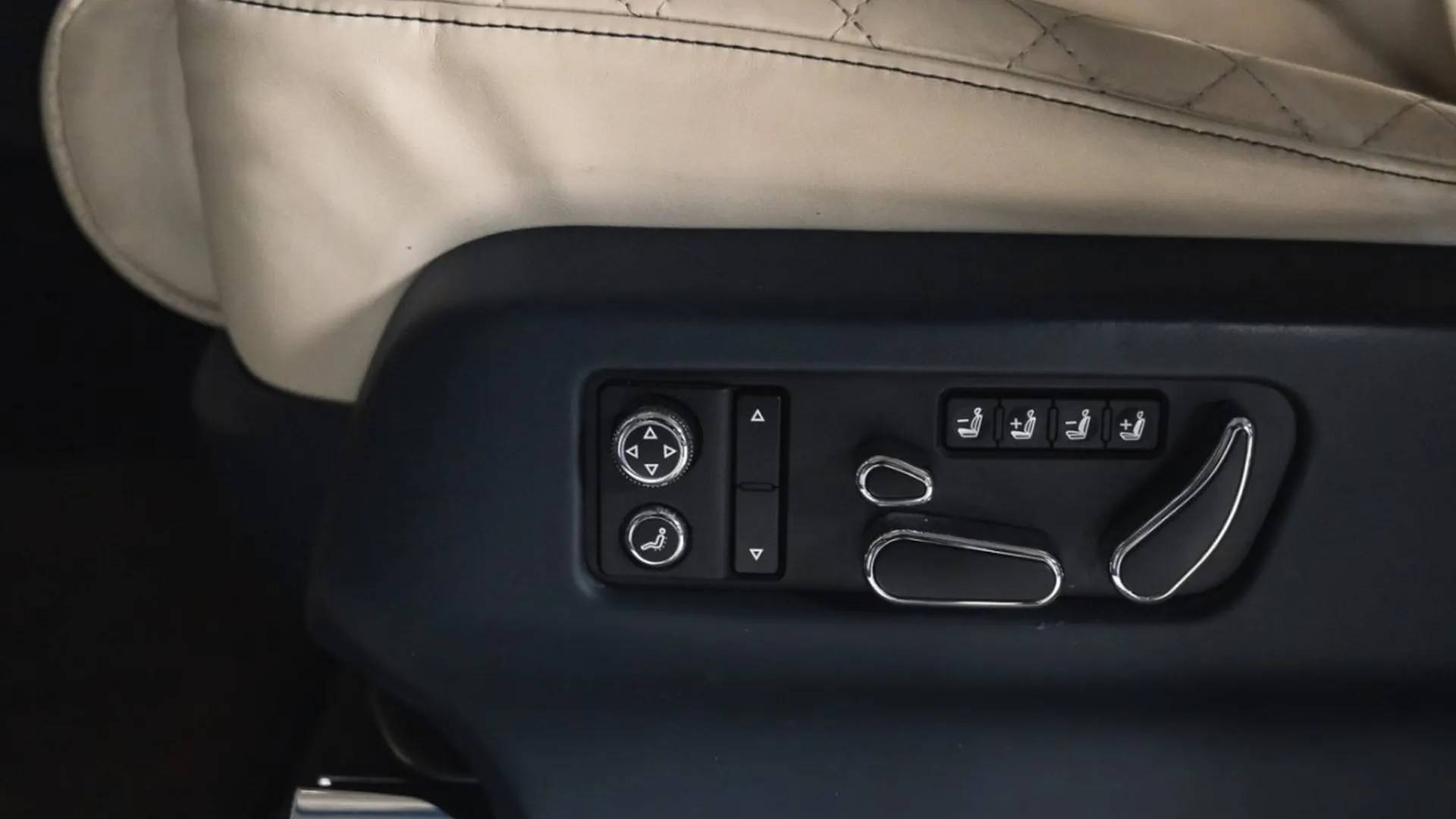 Bentley Bentayga — photo 33