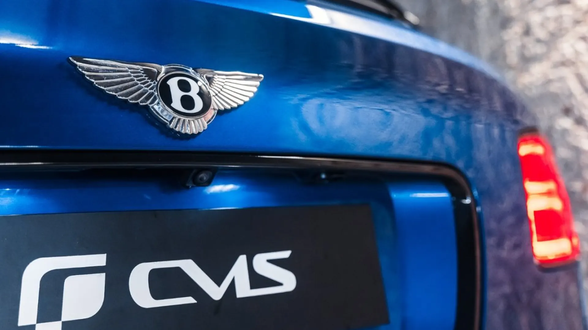 Bentley Bentayga — photo 17