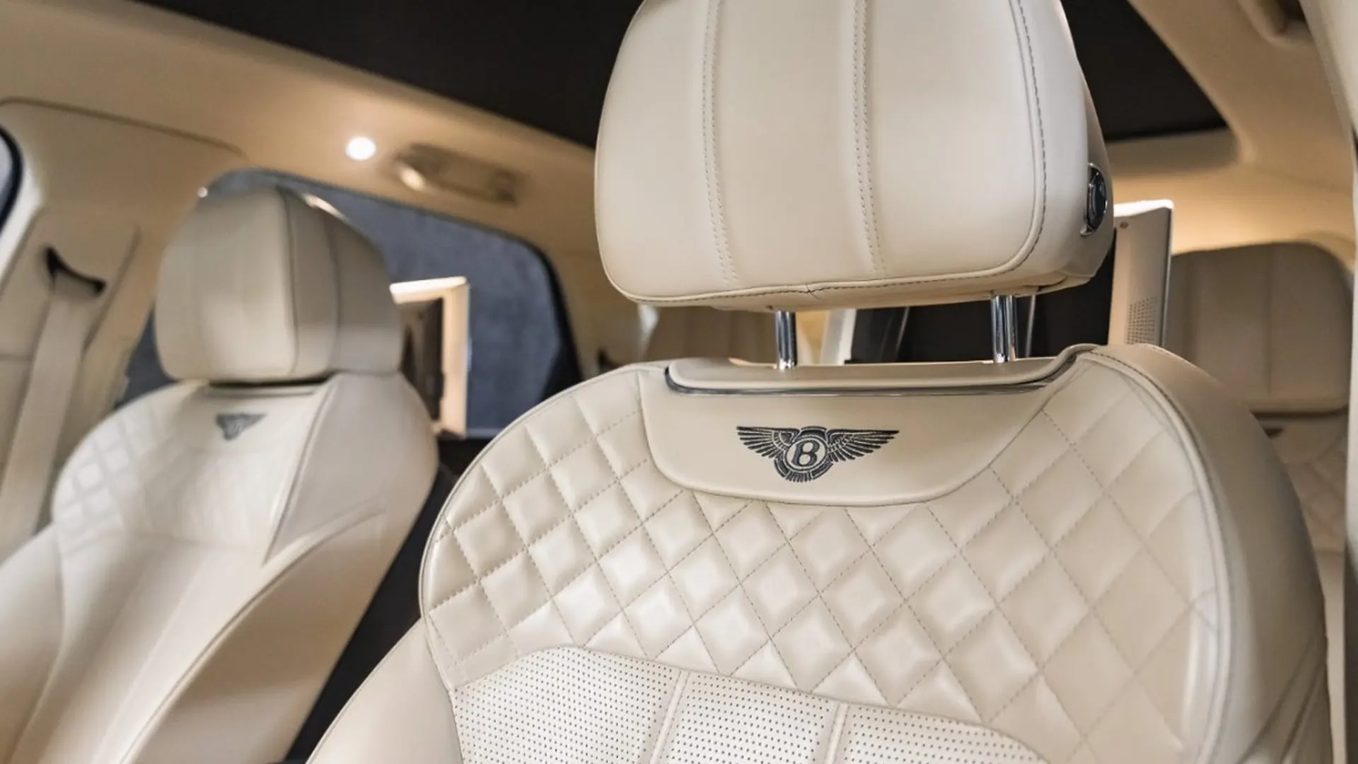 Bentley Bentayga — photo 29