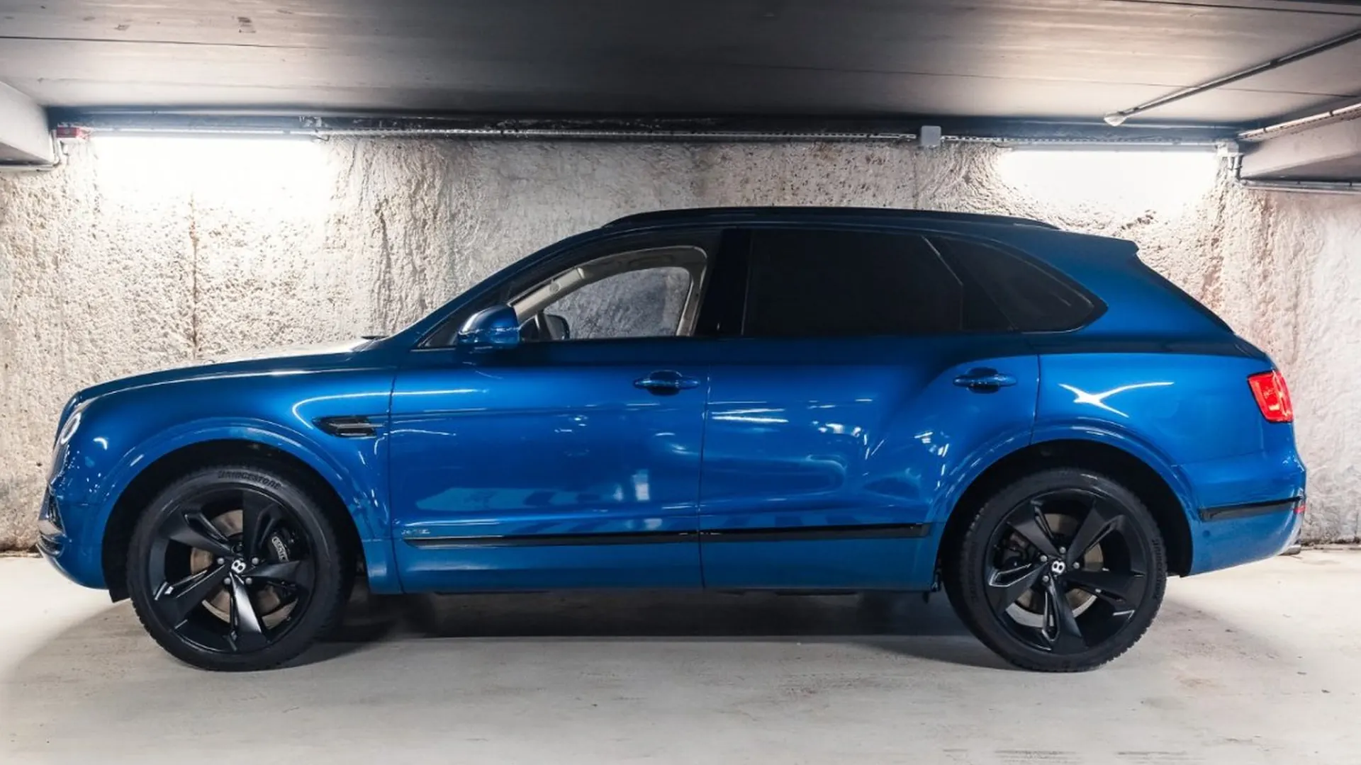 Bentley Bentayga — photo 8