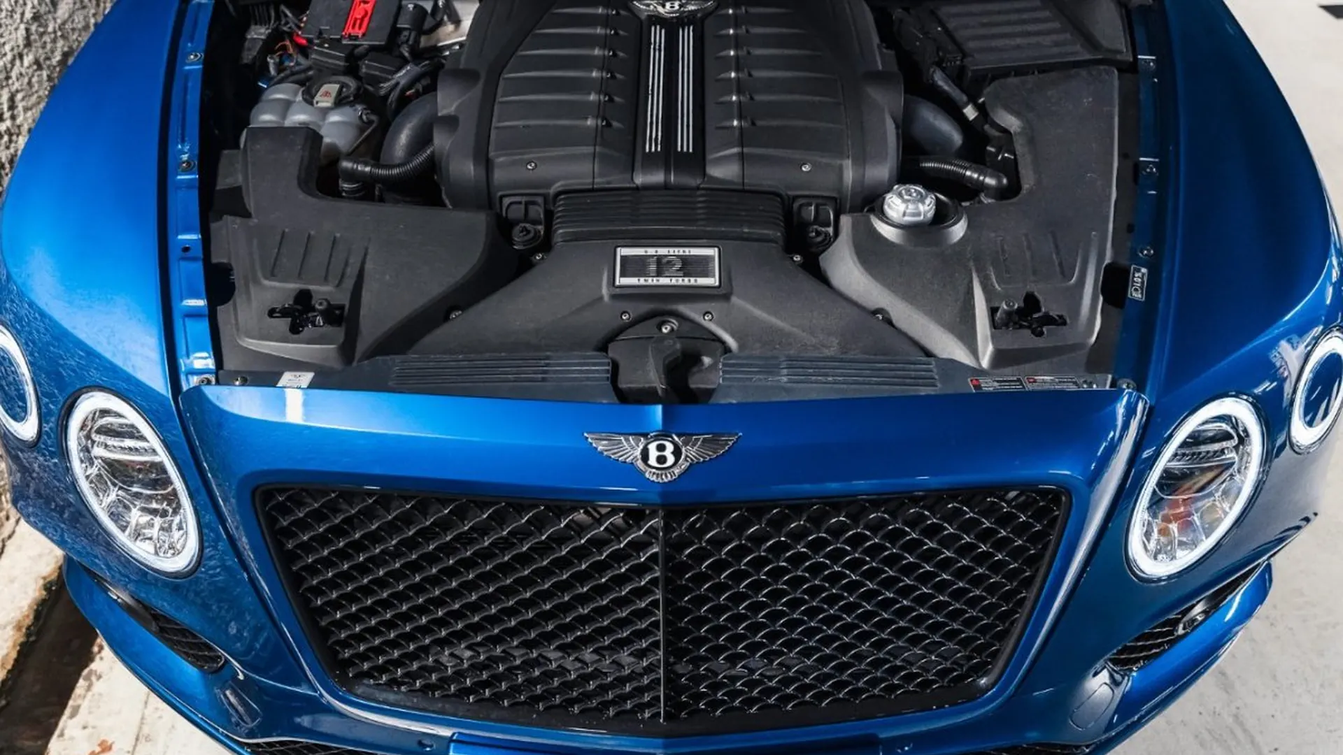 Bentley Bentayga — photo 48