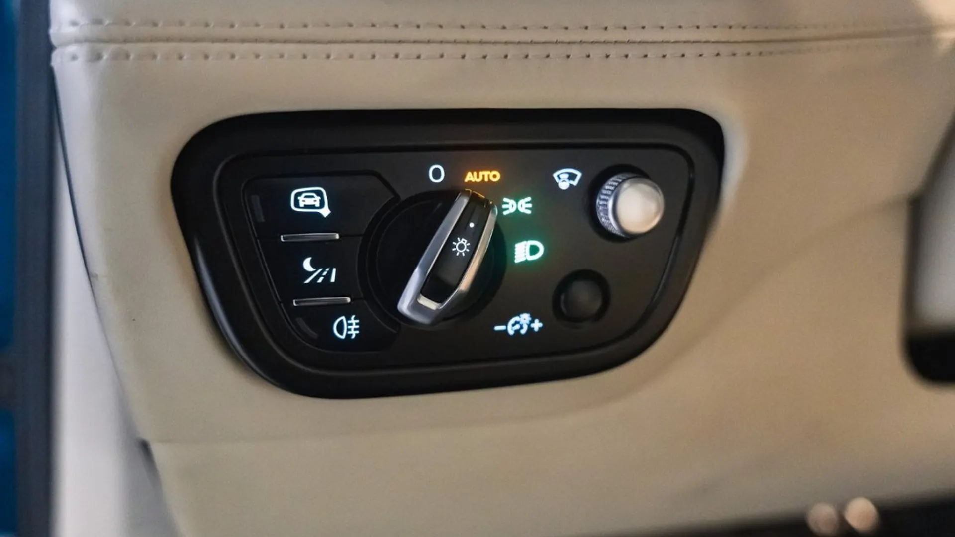Bentley Bentayga — photo 31