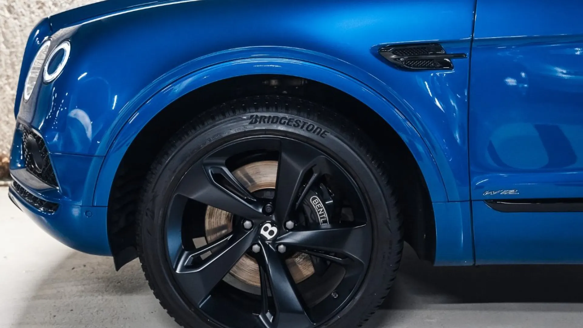 Bentley Bentayga — photo 9