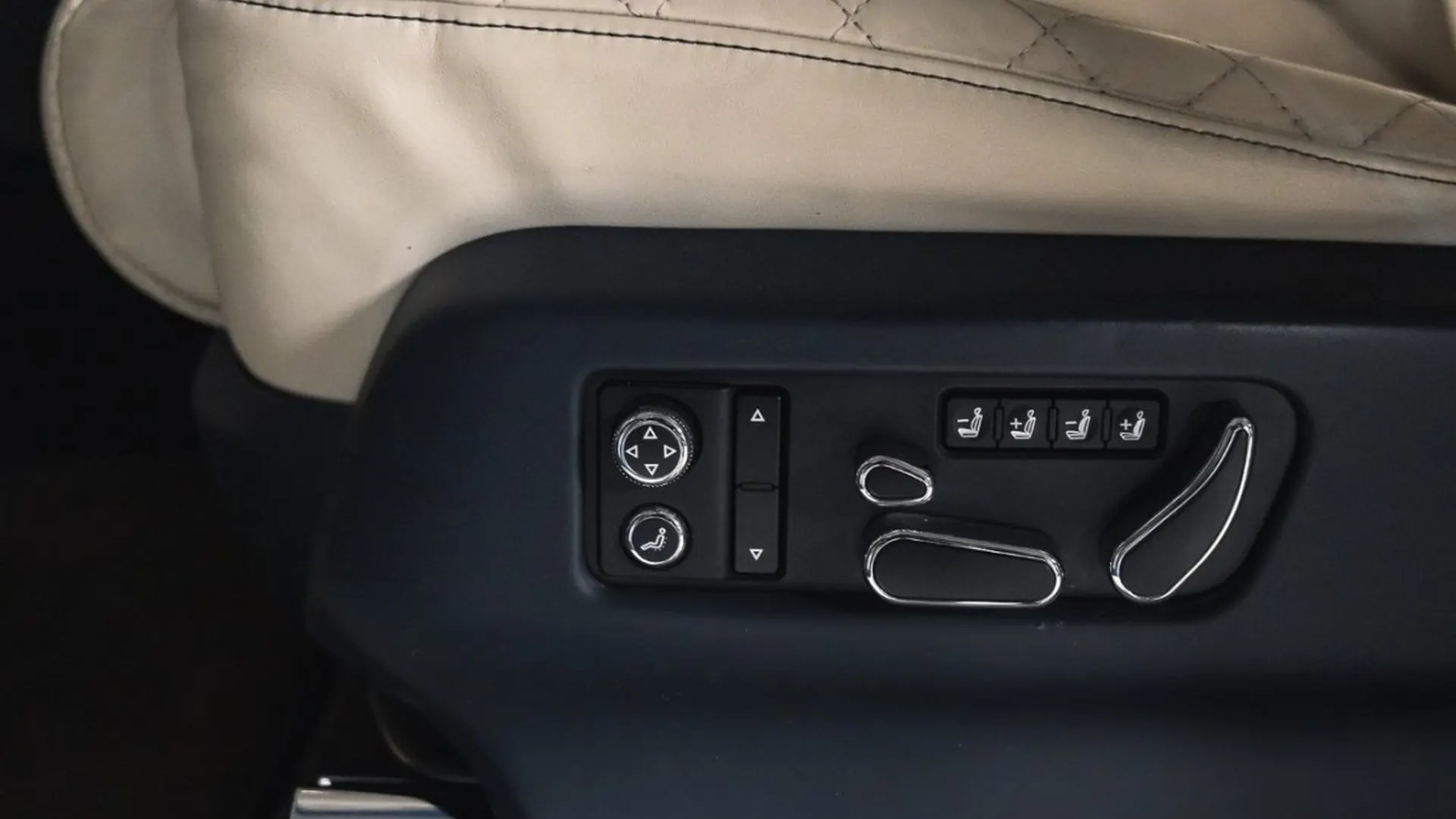 Bentley Bentayga — photo 27