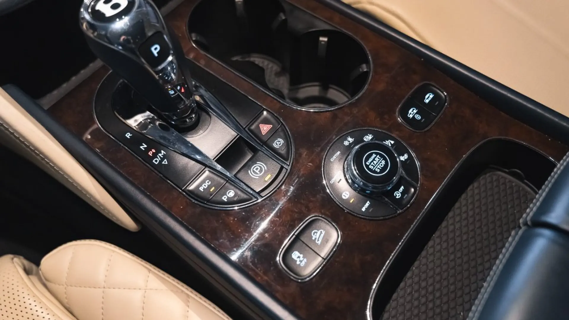 Bentley Bentayga — photo 38