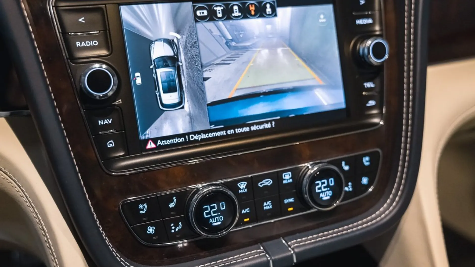 Bentley Bentayga — photo 37