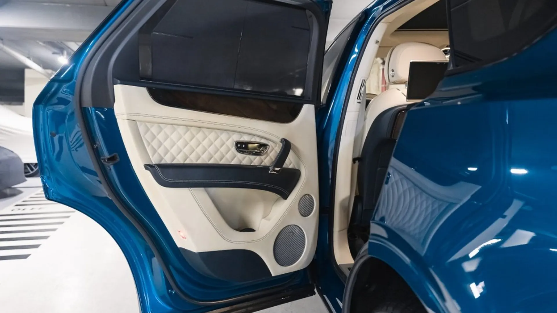 Bentley Bentayga — photo 42