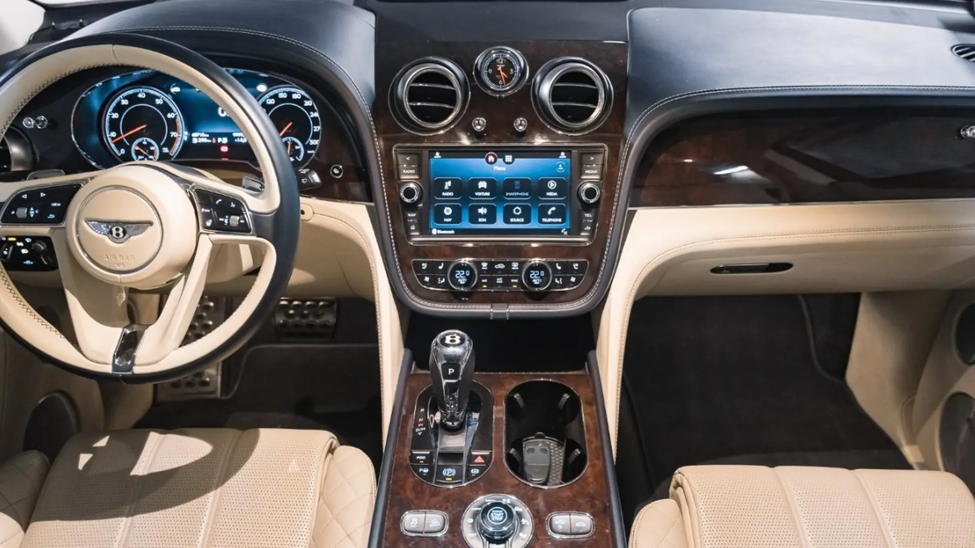 Bentley Bentayga — photo 35