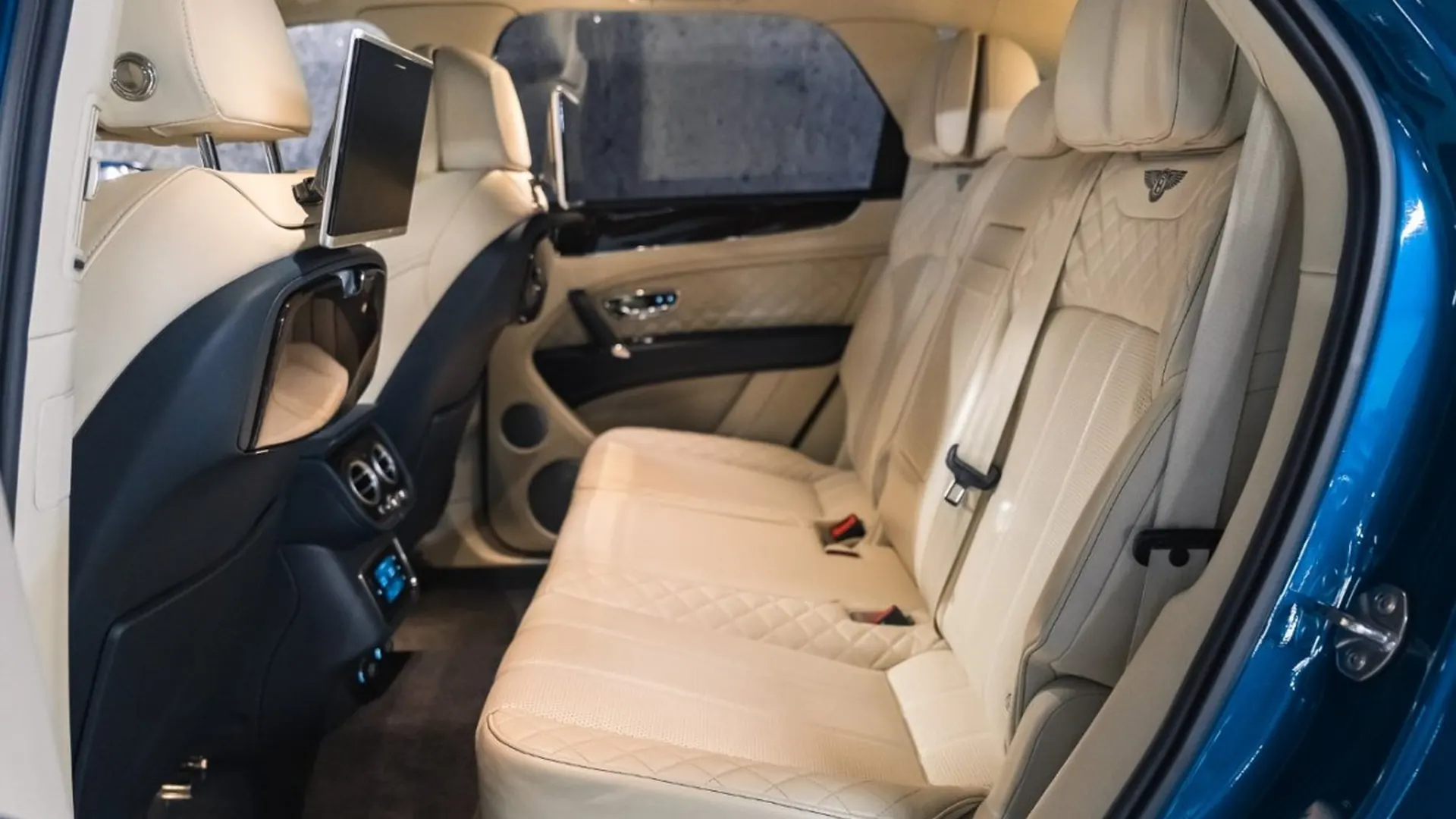 Bentley Bentayga — photo 45