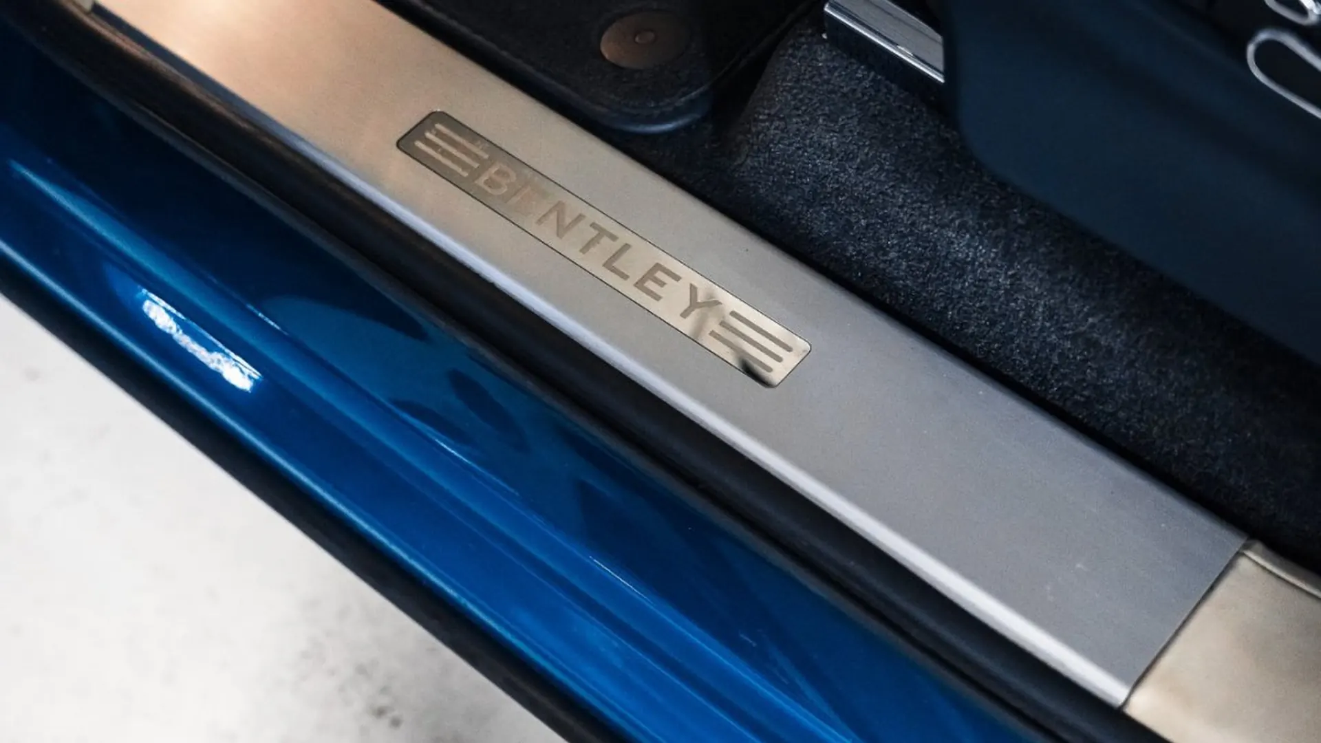 Bentley Bentayga — photo 26