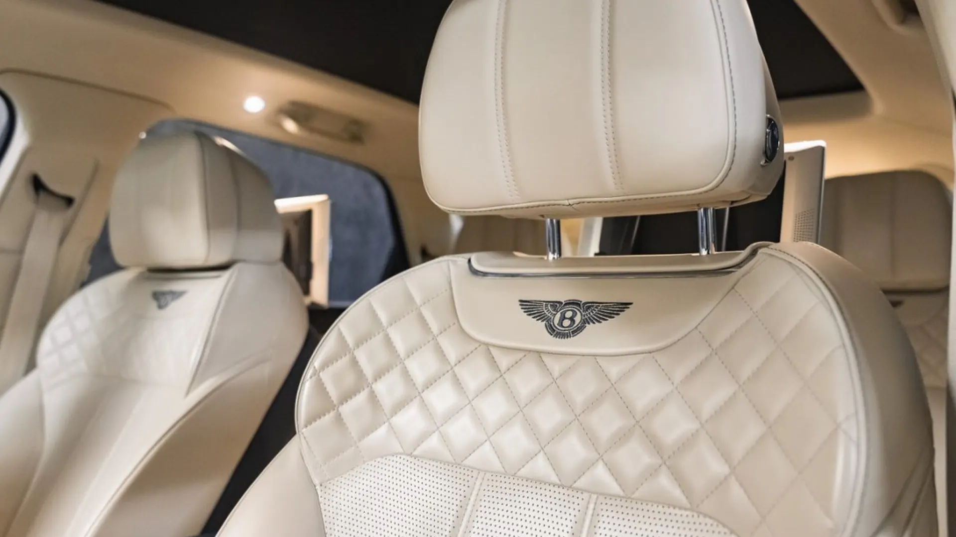 Bentley Bentayga — photo 34